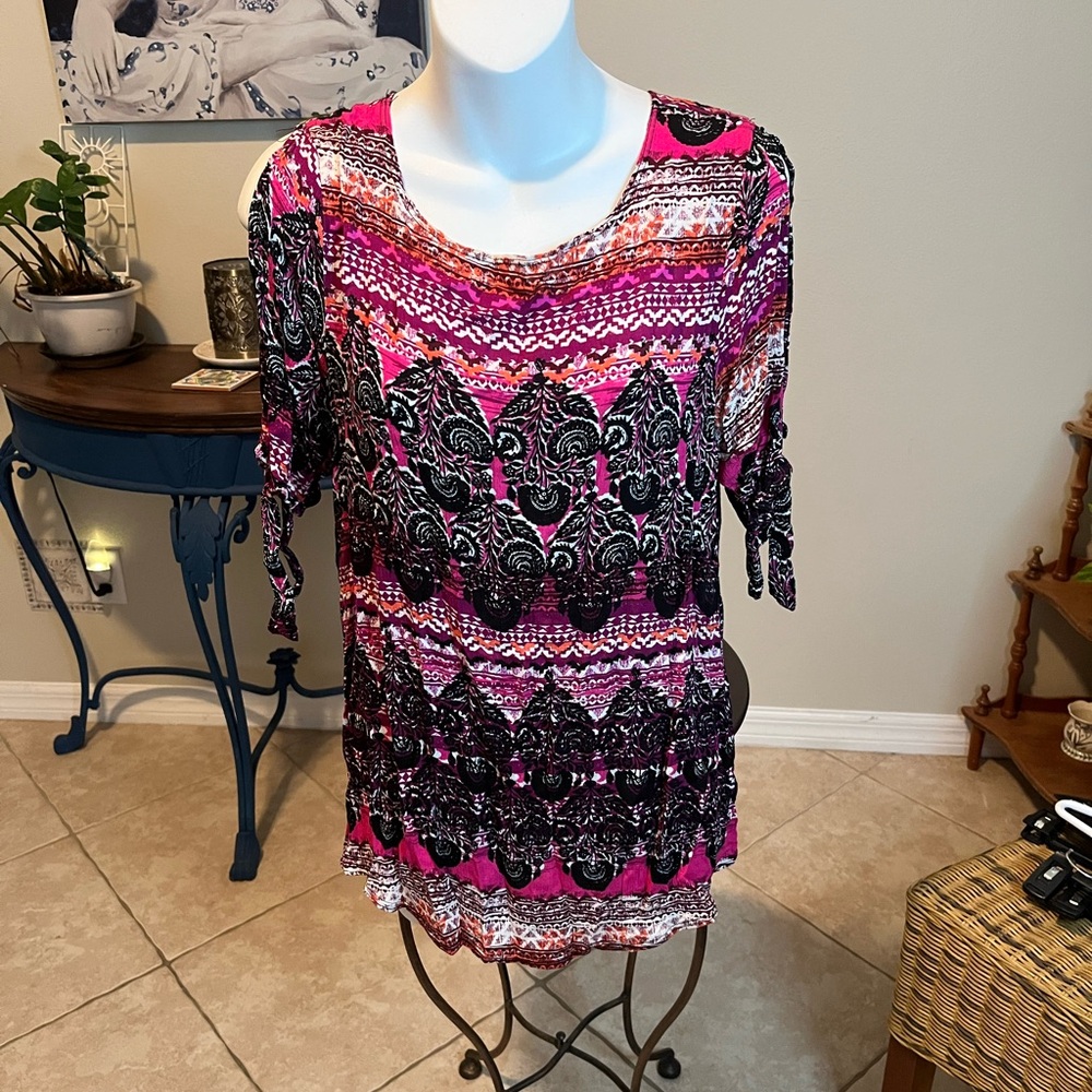 American City Wear Cold Shoulder Top - L
